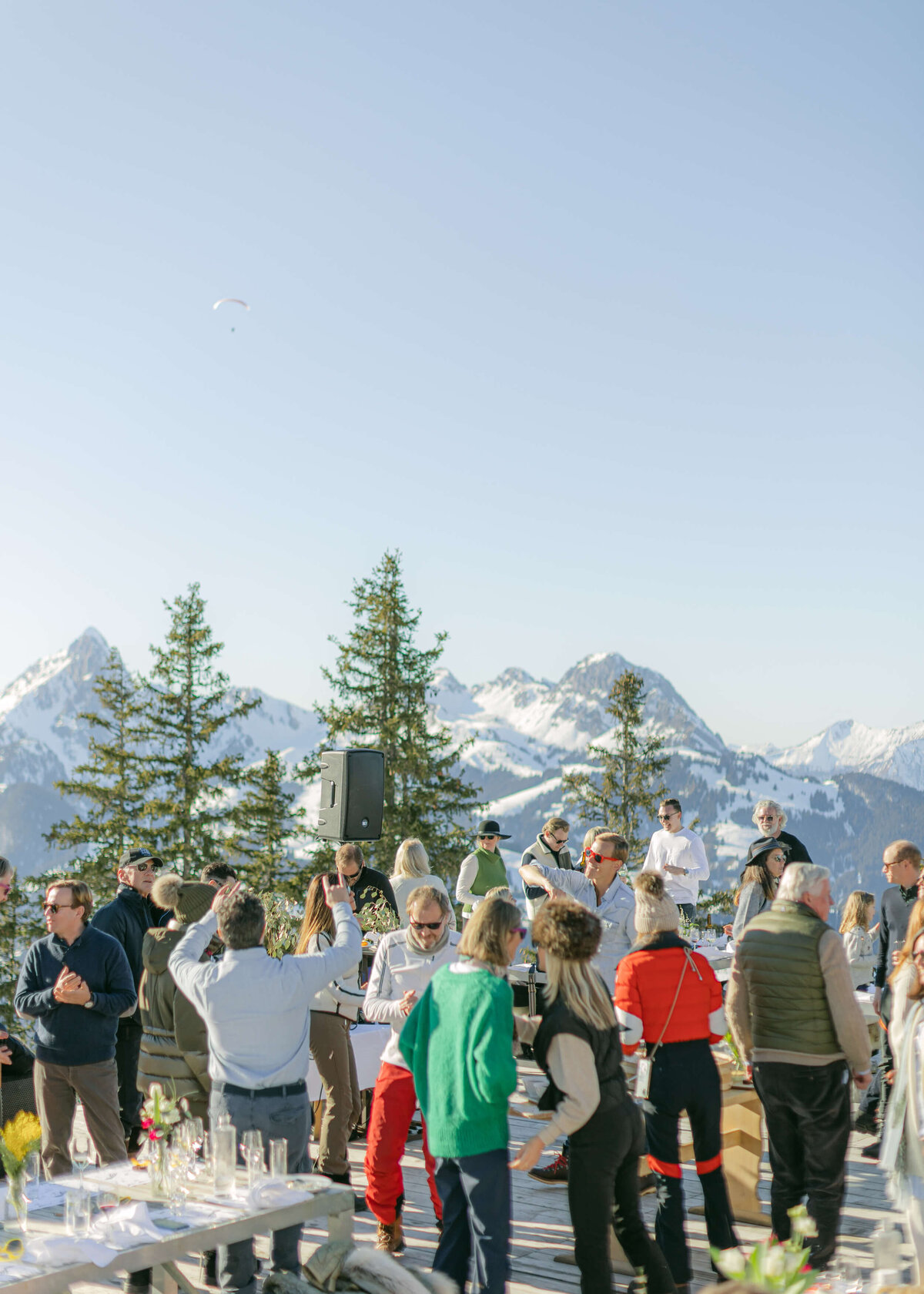chloe-winstanley-events-gstaad-wasserngrat-restaurant-party-guests
