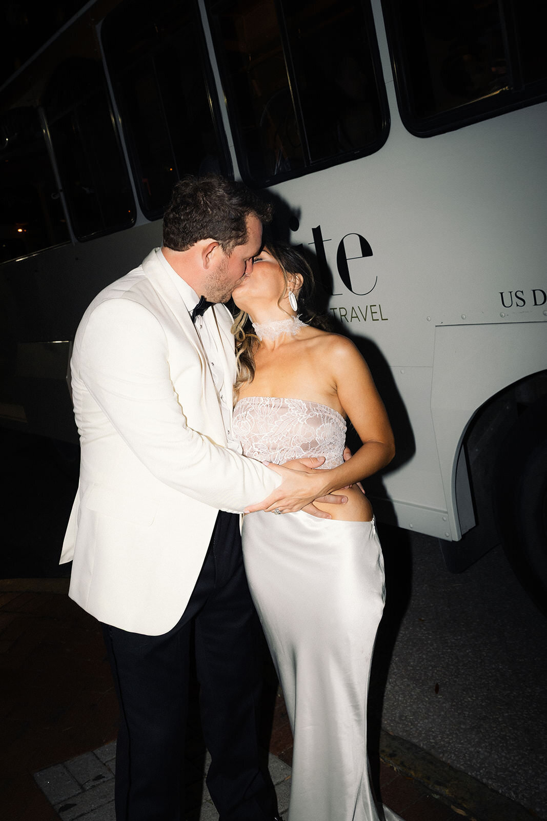 bride-and-groom-with-savannah-trolley-photos