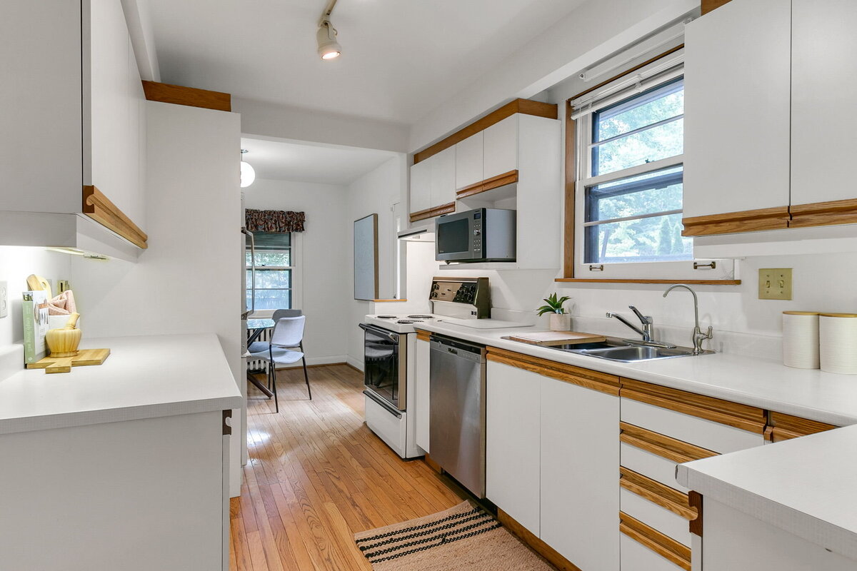 21-web-or-mls-15_001_Kitchen