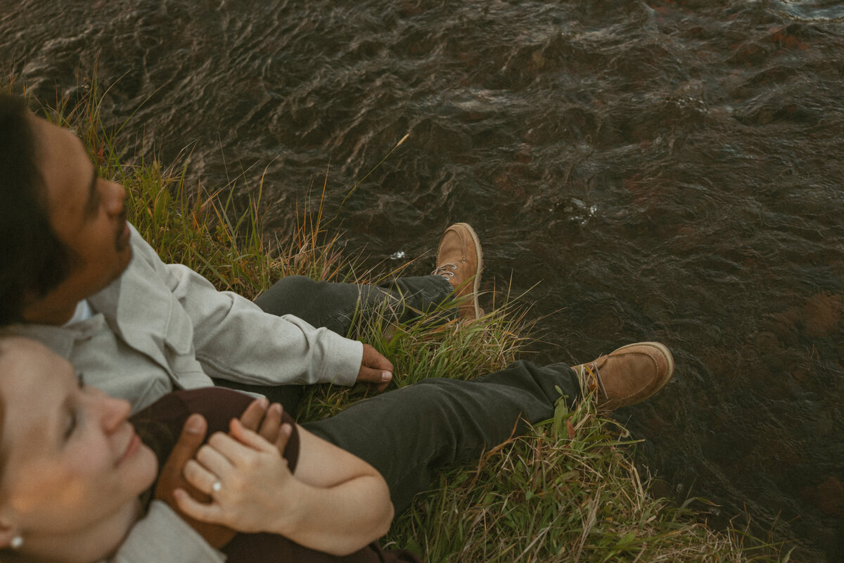 soda-creek-engagement-session-oregon-114