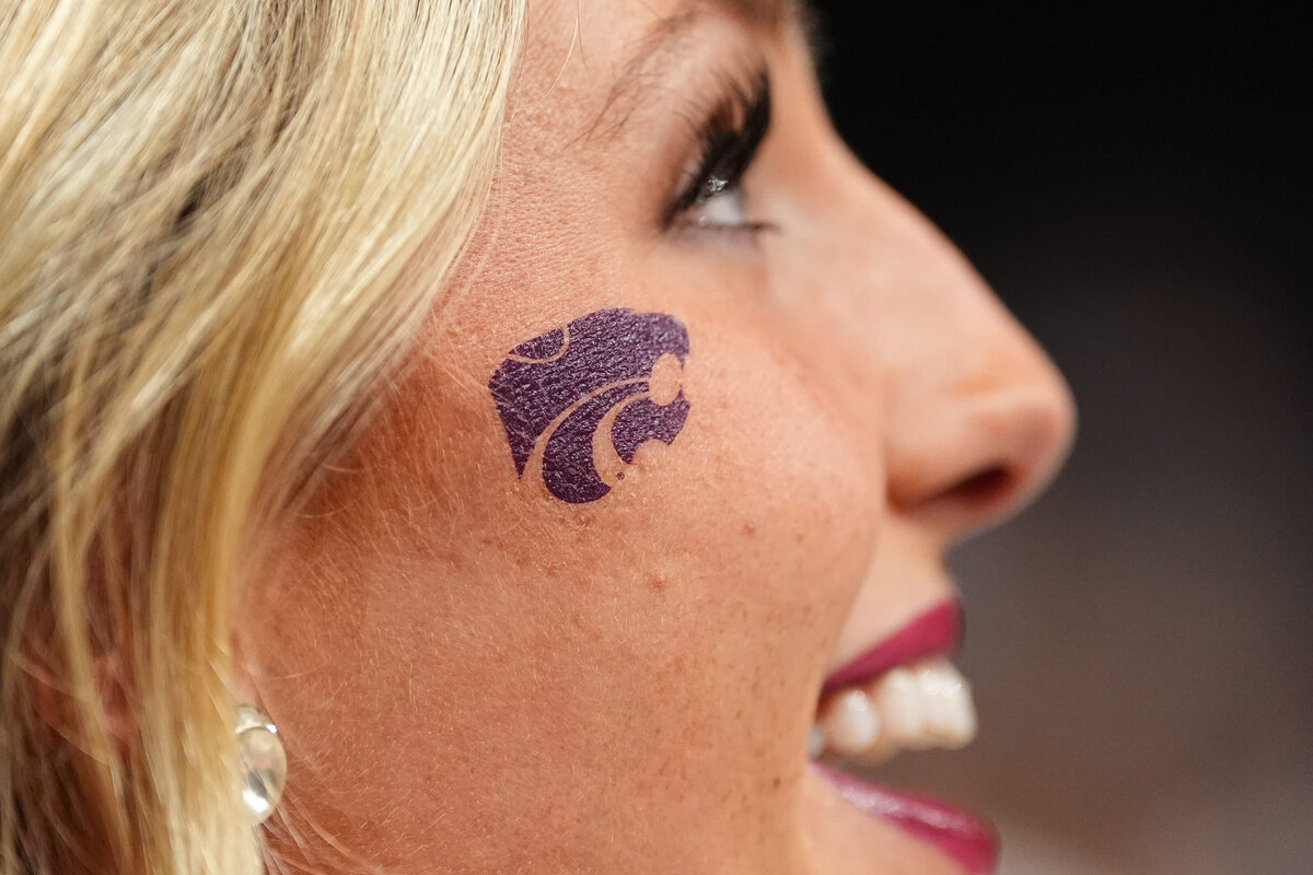kansas-city-sports-photography-0222-woman-with-team-logo-on-cheek