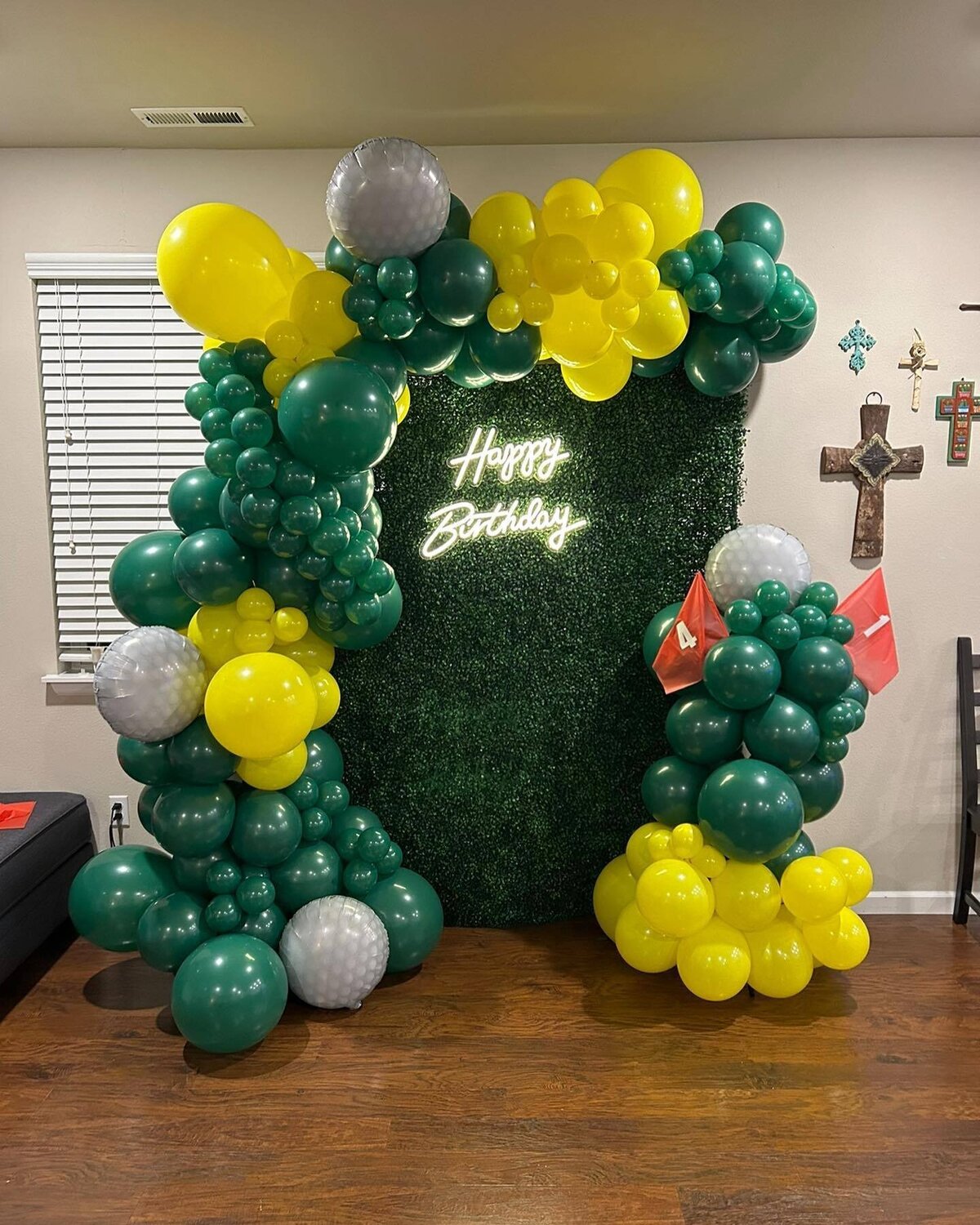 golf themed birthday party balloons and backdrop in Seattle