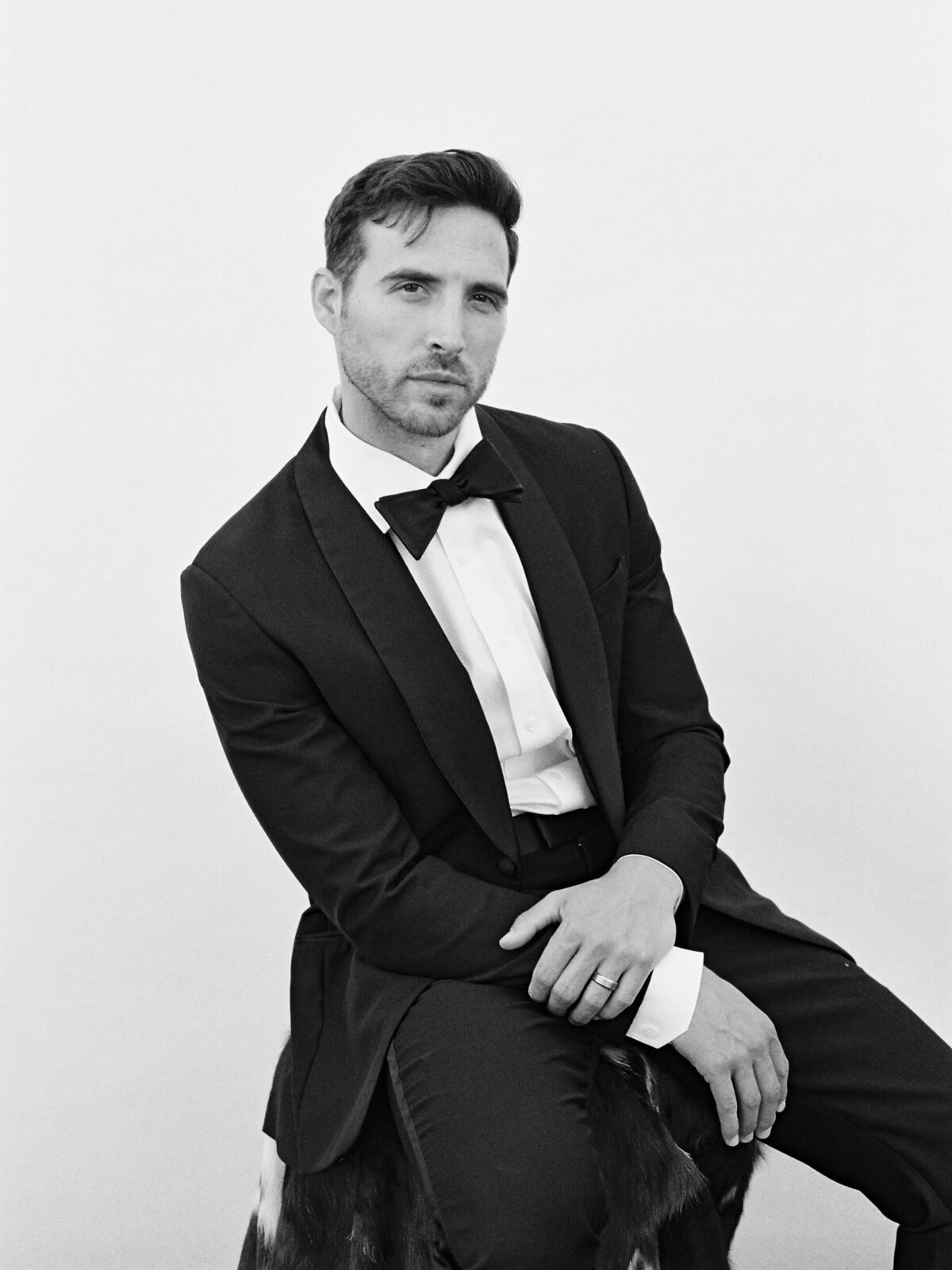 068-rustic-aspen-wedding-groom-portrait-001