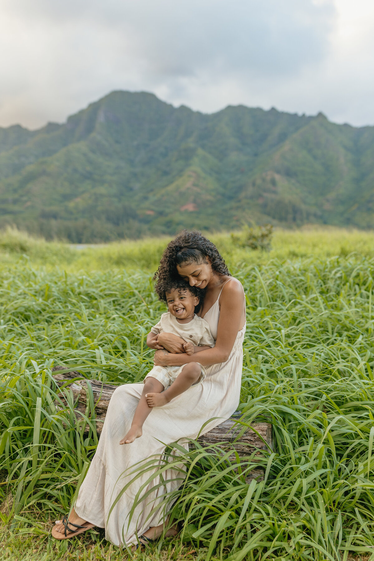Motherhood Photoshoot in Oahu Hawaii