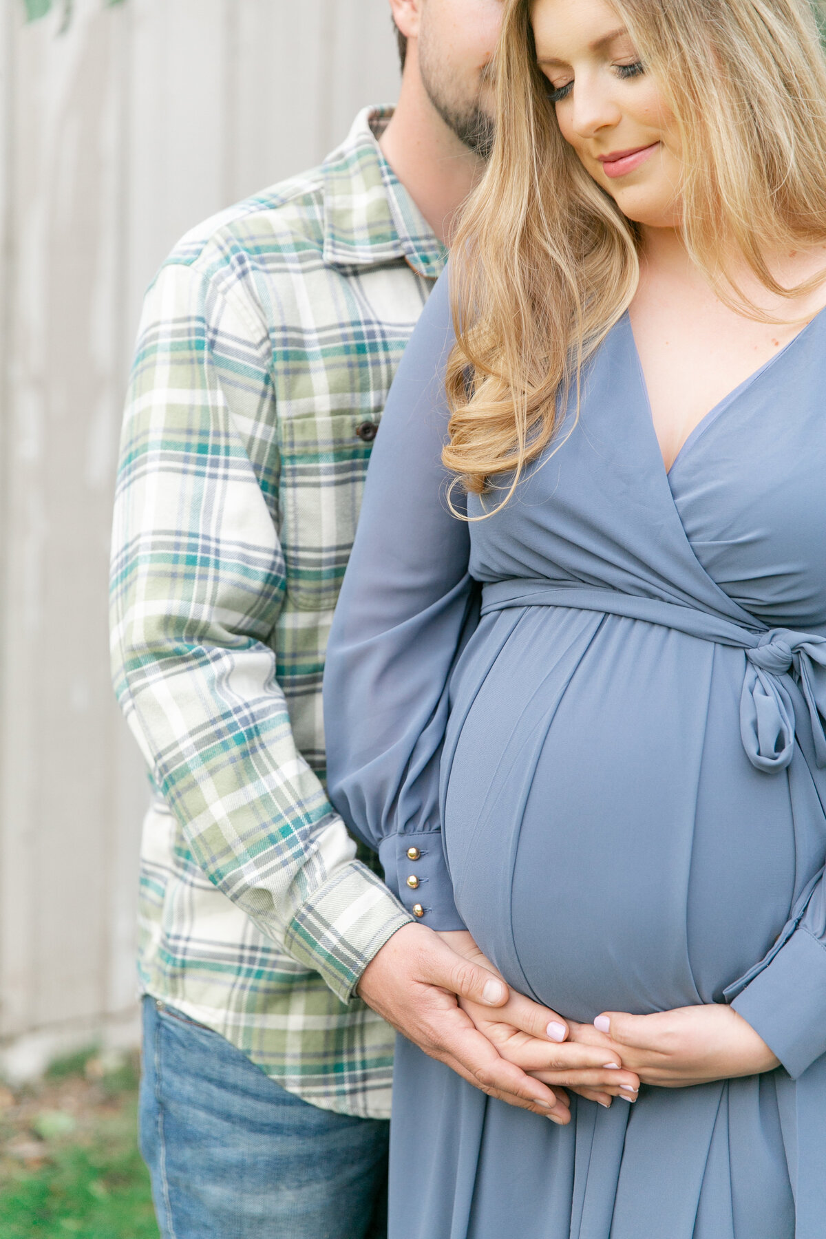 Karlie Colleen Photography - Phoenix Arizona Maternity Session - Green Historic Home - Hannah & Calvin -52