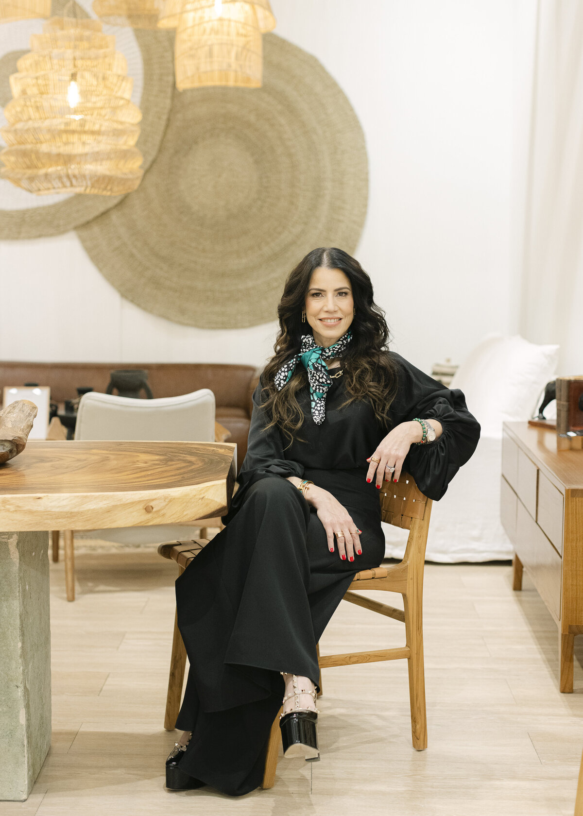 girls-at-flourish-vegas-furniture-market-photography-11