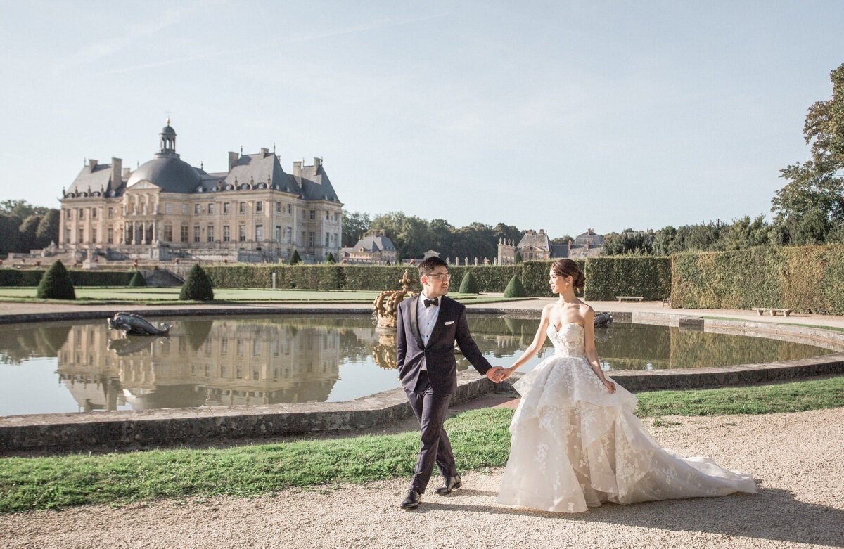 h Fairytale Castle Wedding Paris France Chateau de Vaux-le-Vicomte by @alejandrapoupelevents 13