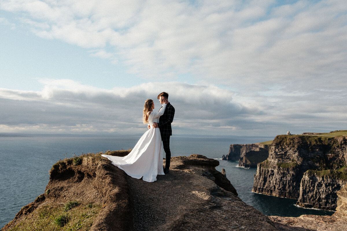 A+T Moher-135
