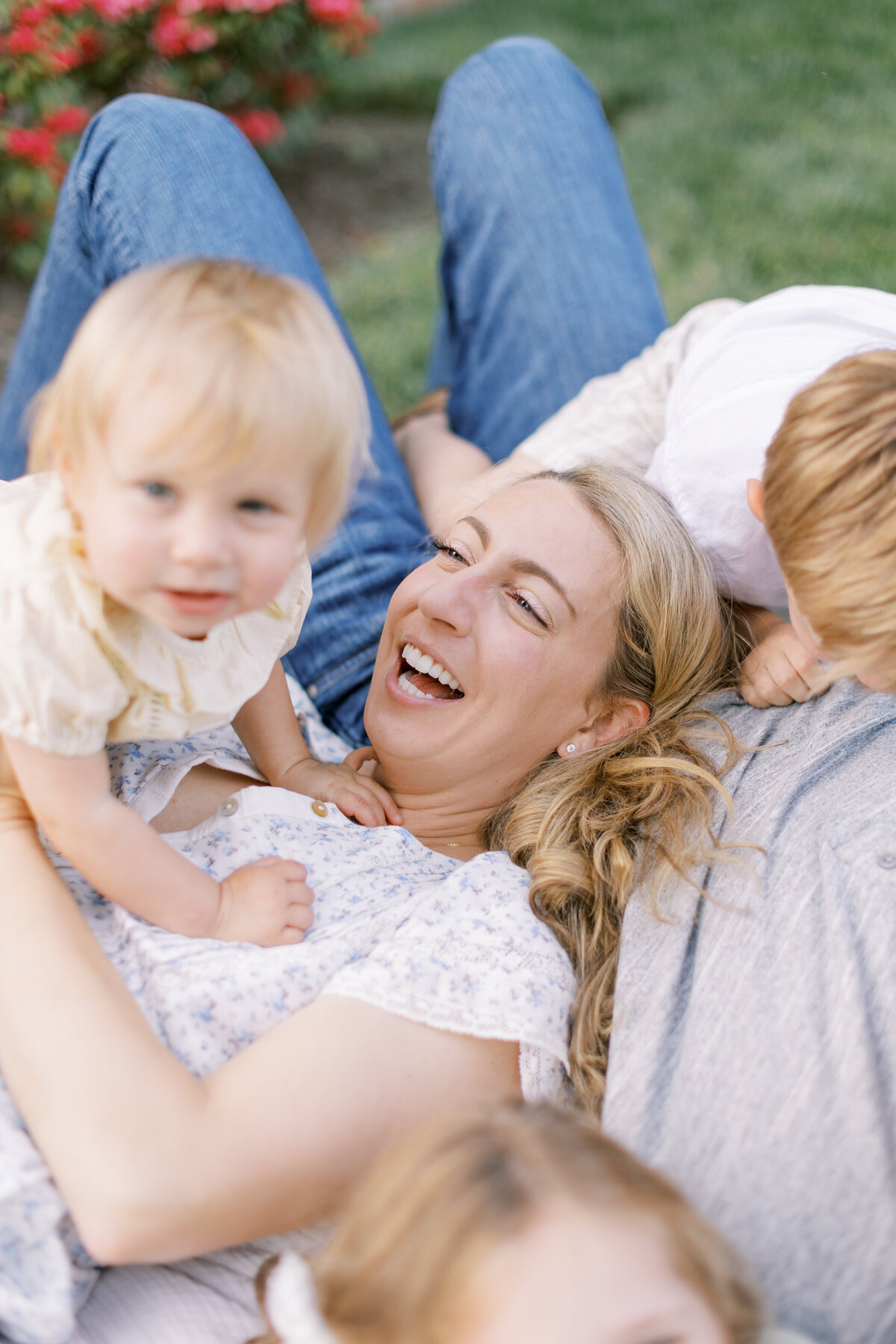 Family portrait session in a Philadelphia park - 12