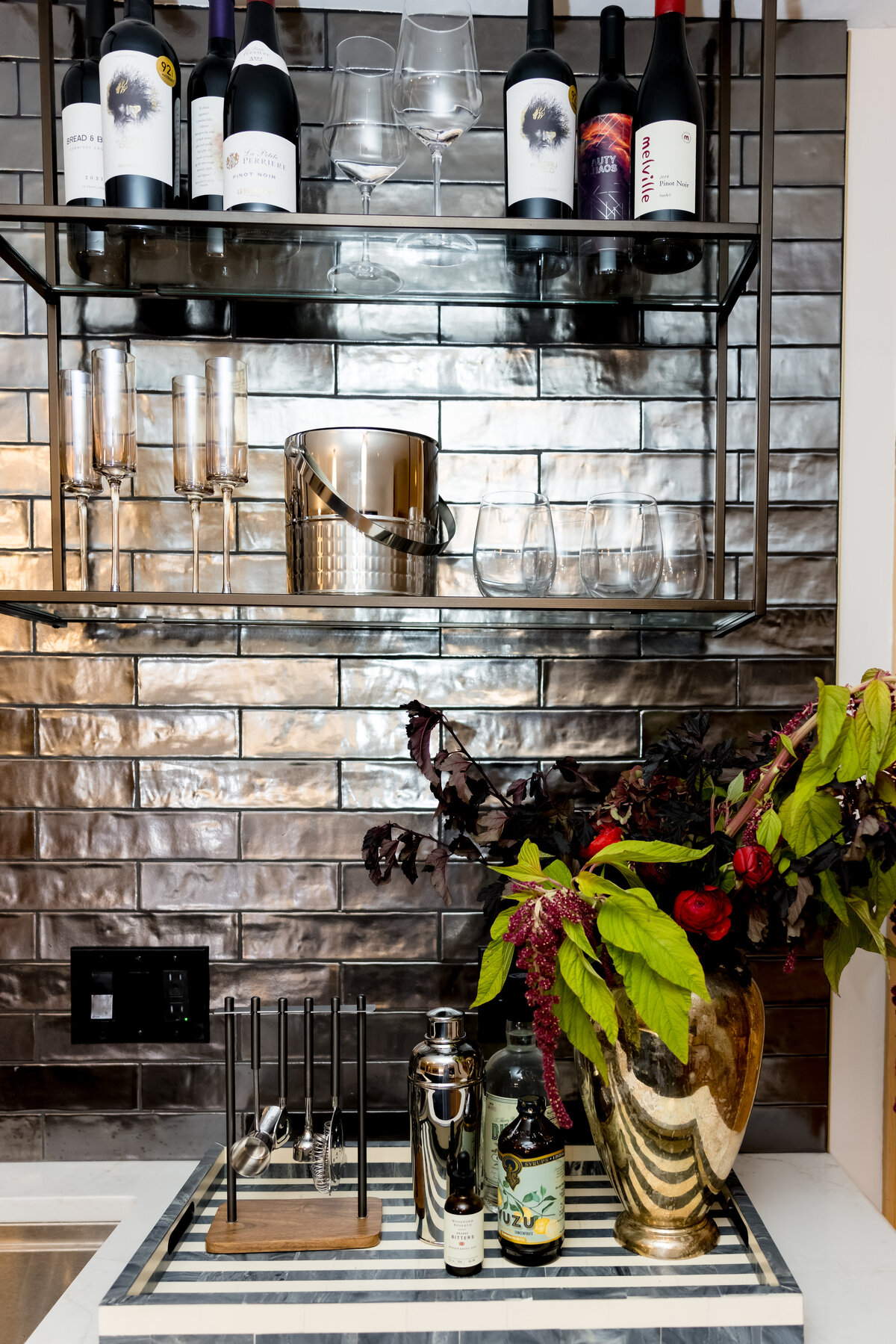 reflective-backsplash-kitchen-tile