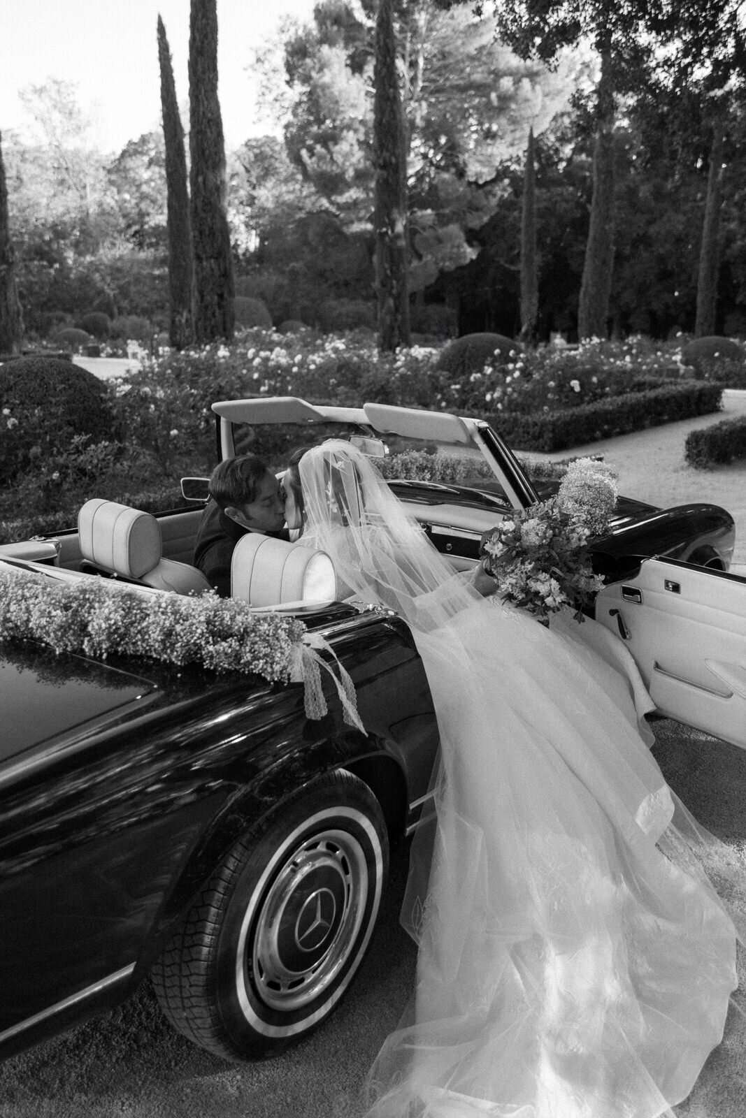 Flora_And_Grace_Editorial_France_Analog_Editorial_Wedding_Photographer (1 von 1)-22