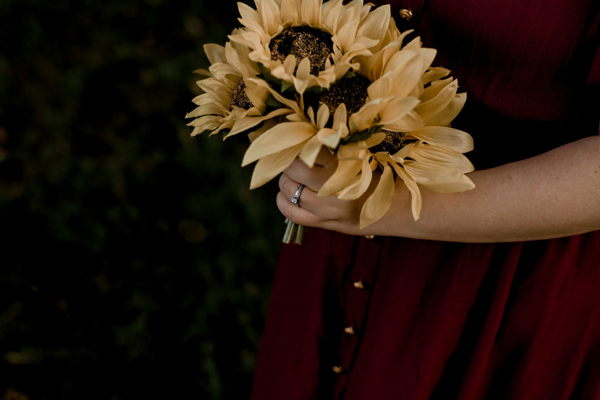 Engagement session in the sunflower field0054