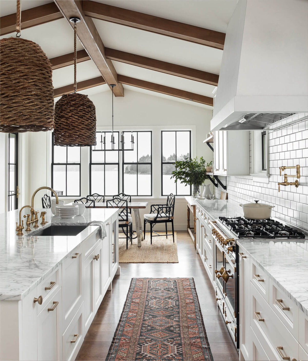 classic-persian-rug-in-white-kitchen-with-marble