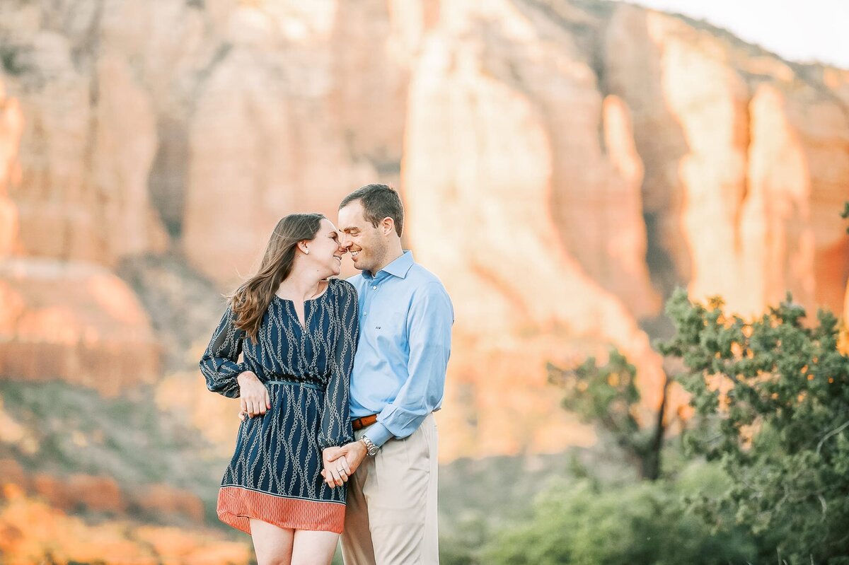 engaged-couple-in-sedona