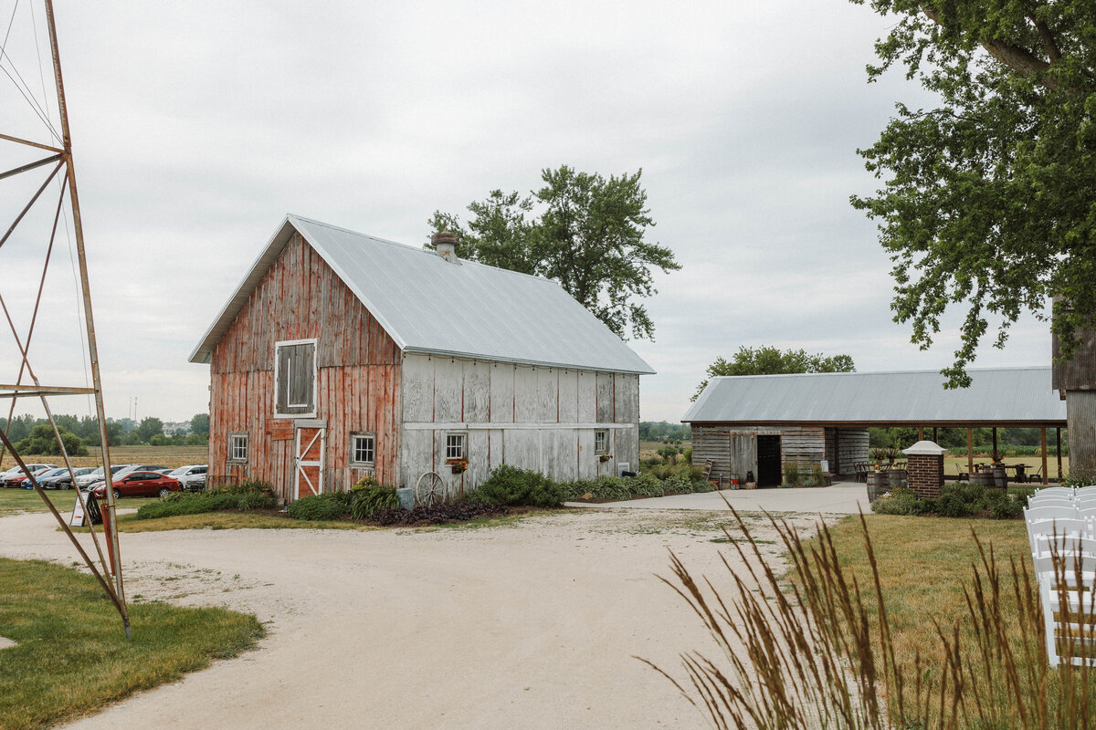 Rustic barn at Lincoln Farmstead wedding venue