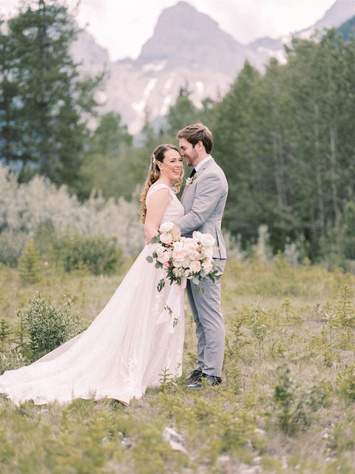 calgary_wedding_photographers_nicole_sarah_silvertip_LD-285_websize