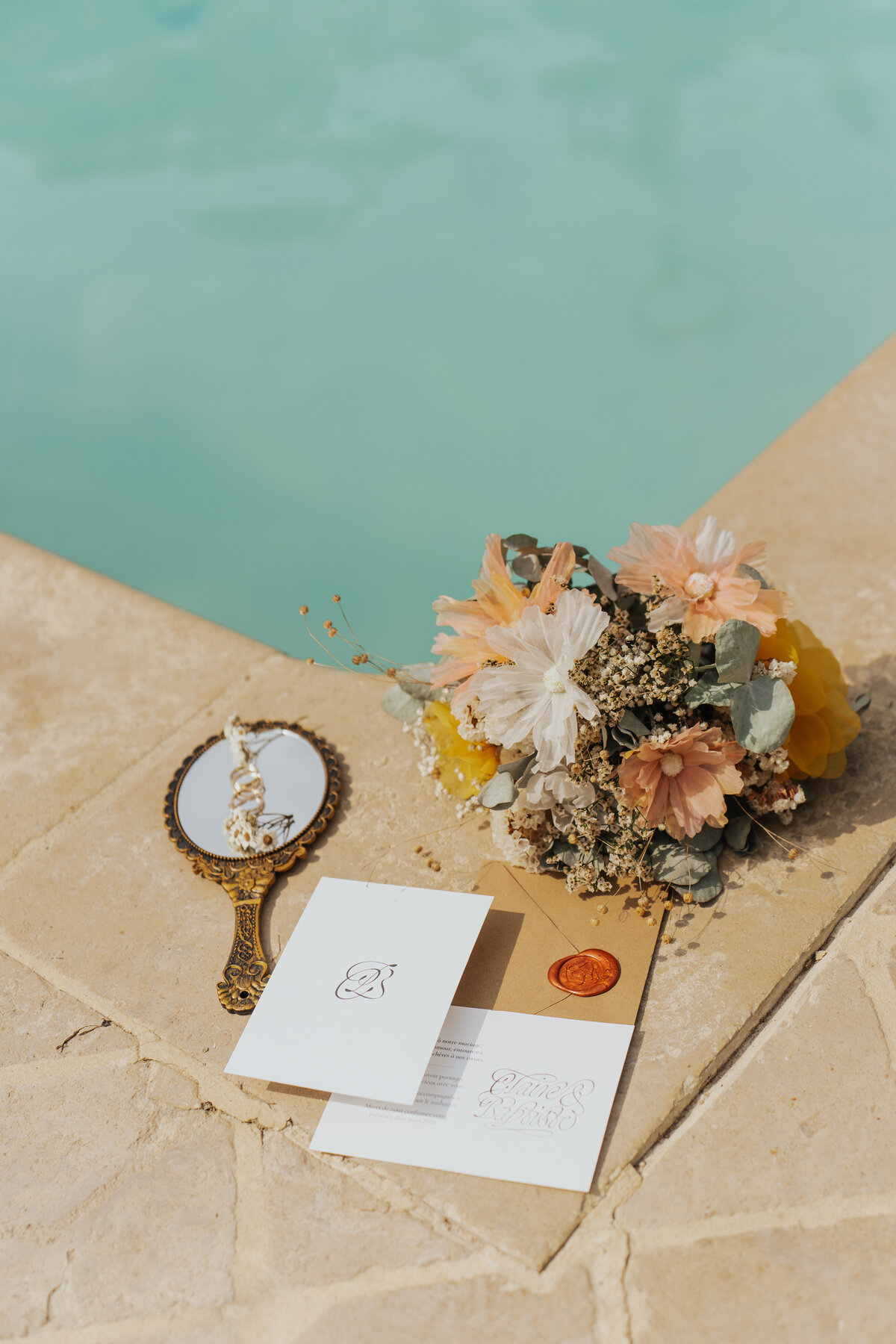 wedding photographer burgundy bouquet