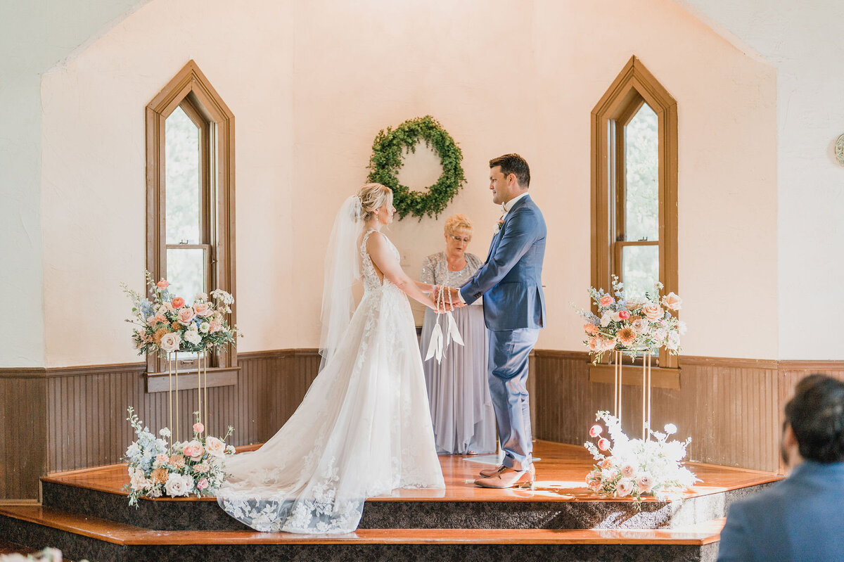 tara-tomlinson-chantilly-chic-florida-elopement-andrews-memorial-chapel-1