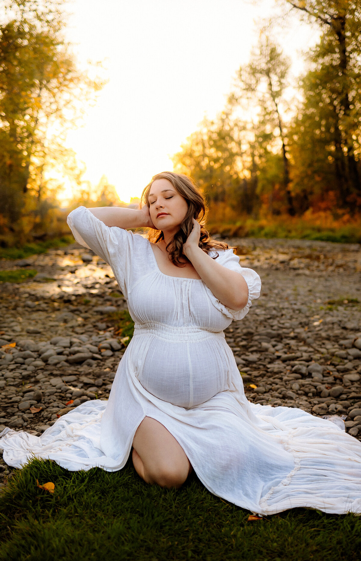 My focus as a maternity photographer in Calgary is on nurturing the beauty of this phase. Join me in capturing the love, grace, and emotion of your pregnancy.