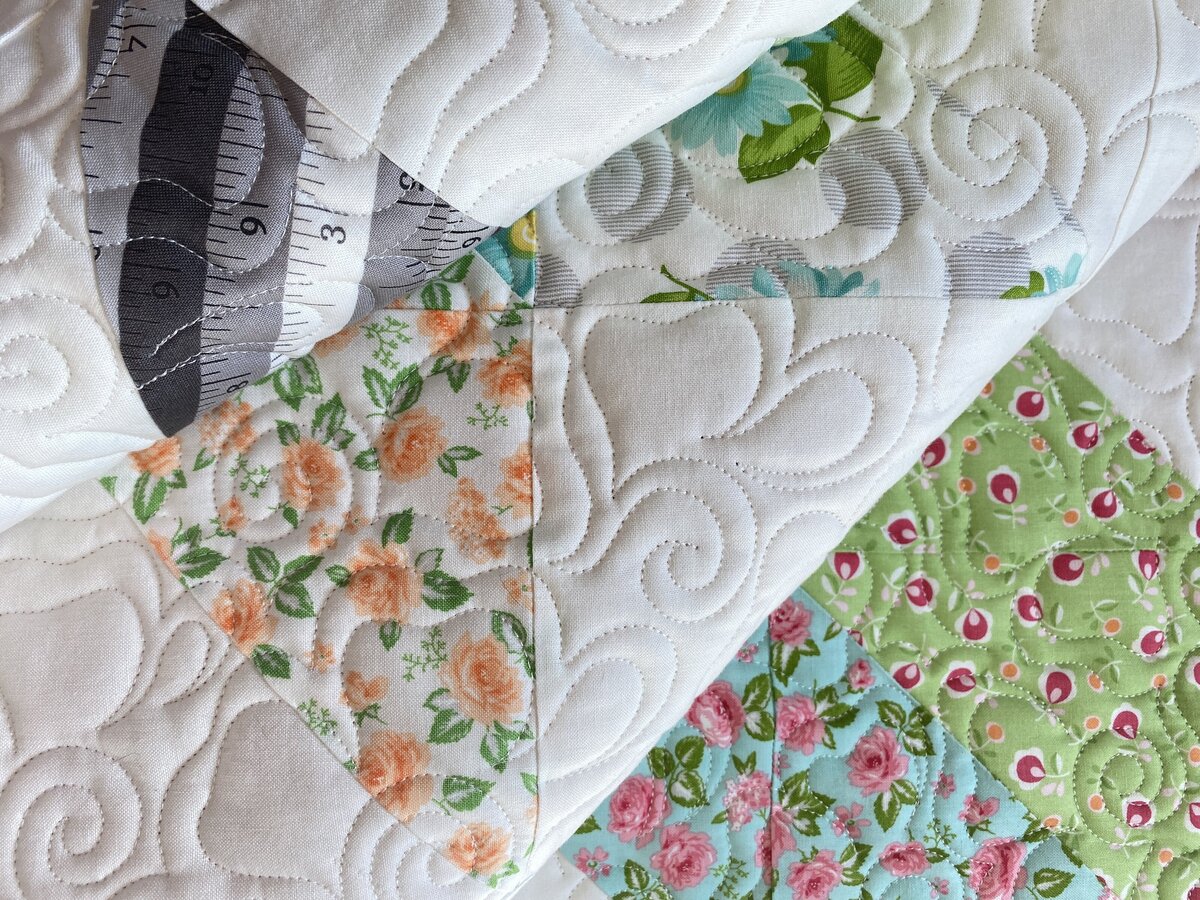 Hibiscus quilting design featured on a floral and white quilt
