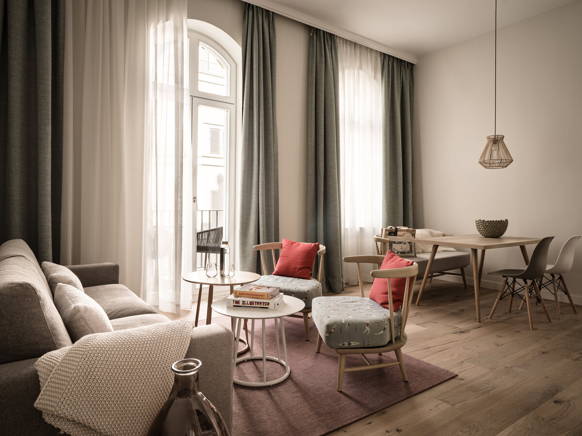 Gemnütlicher Wohn-und Essbereich des Family Living Apartment.