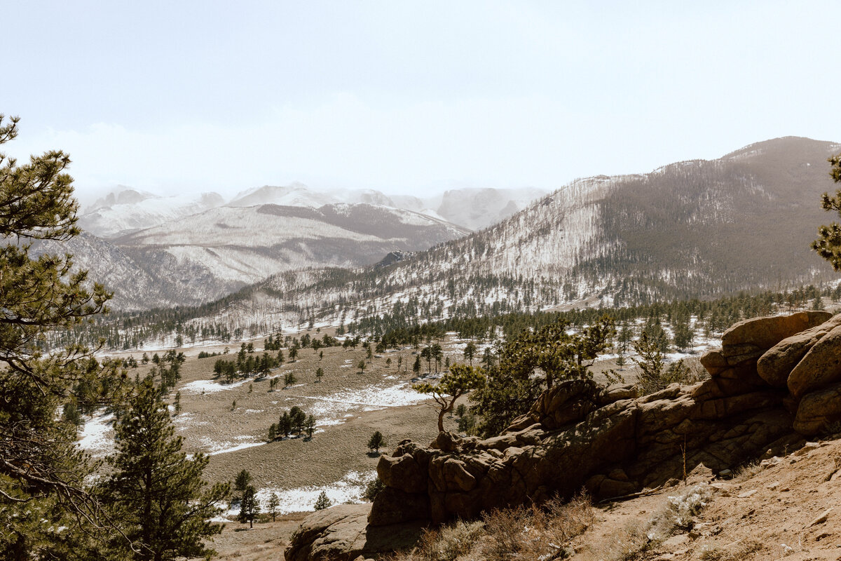 ashlynnshelbyphotograhpy_ 3m curve _ Rocky Mountain National Park Engagement Shoo-1