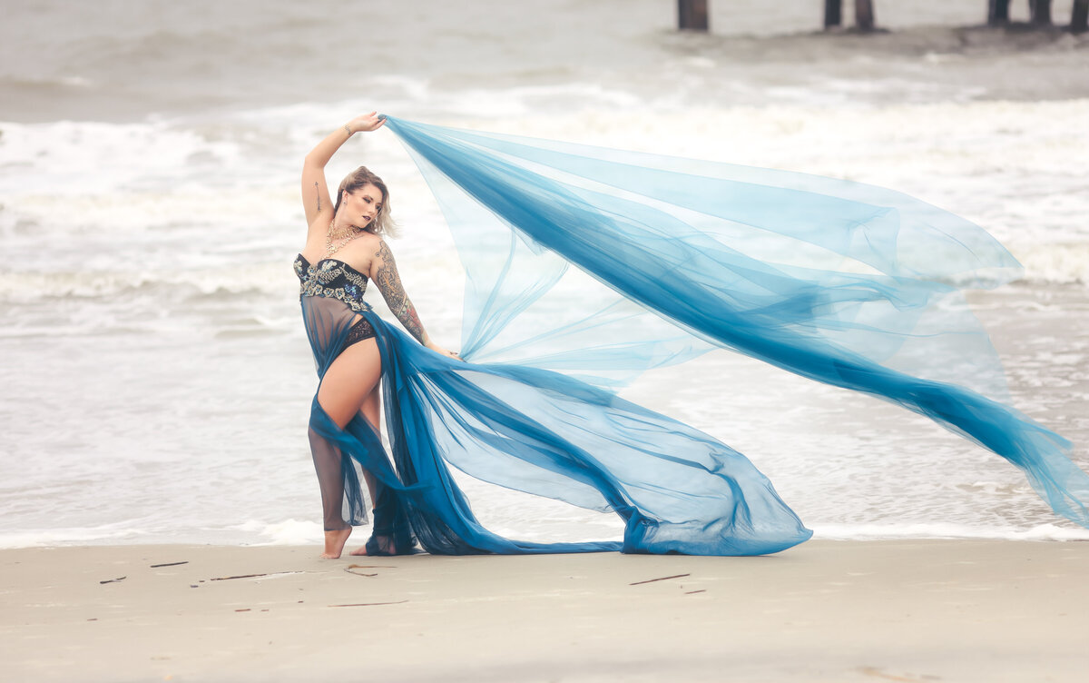 savannah-glamour-flowy-dress-portraits-on-the-beach-03