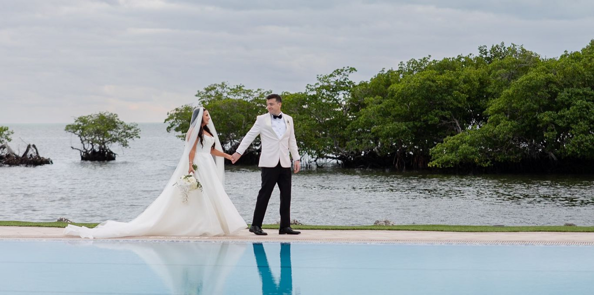Florida-Keys-Couple-Pool-Claudia-Amalia-Photography