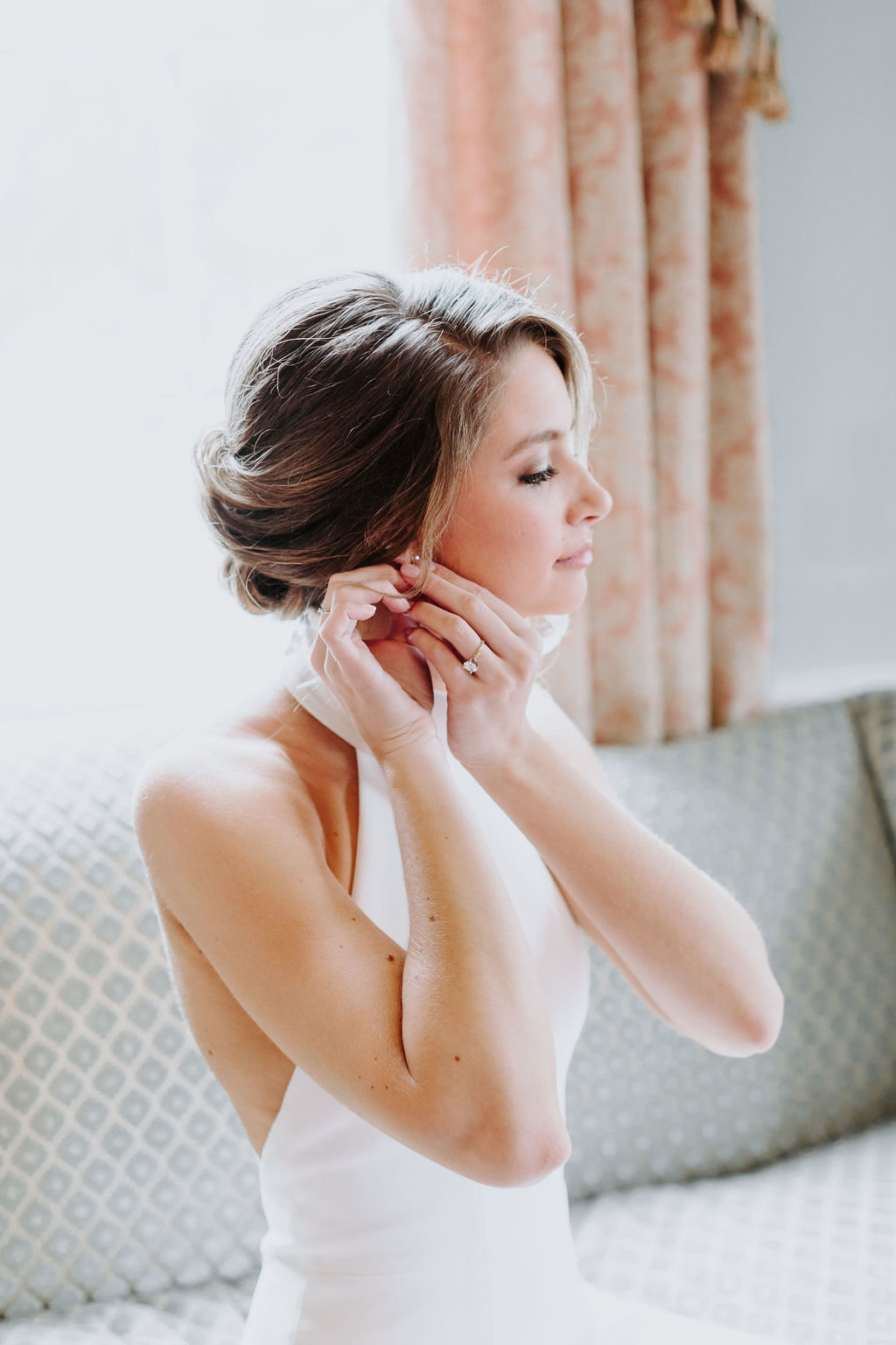 charleston wedding photographer bride getting ready at lowndes grove0L5A6900