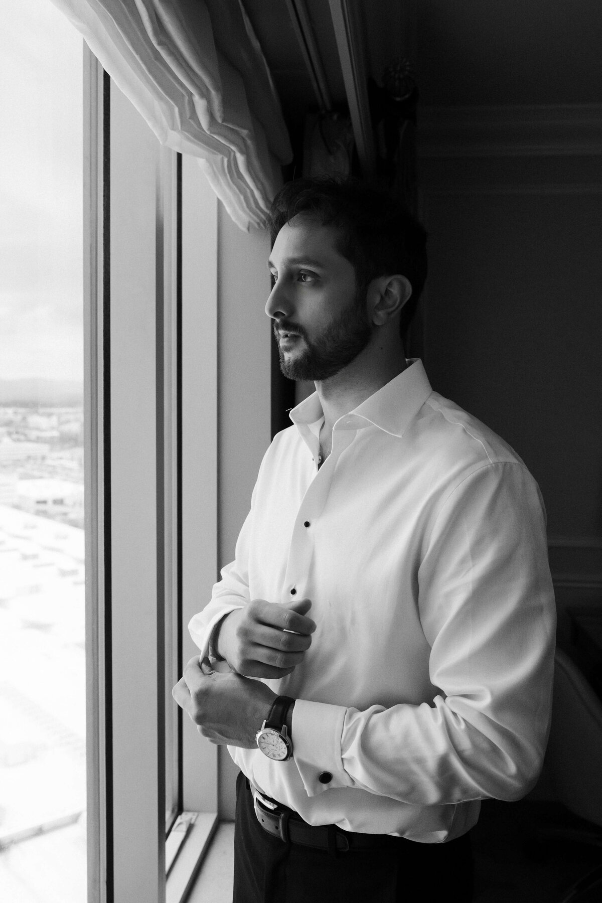 1_riskyexposure_maddie-noah_las-vegas-elopement-photography