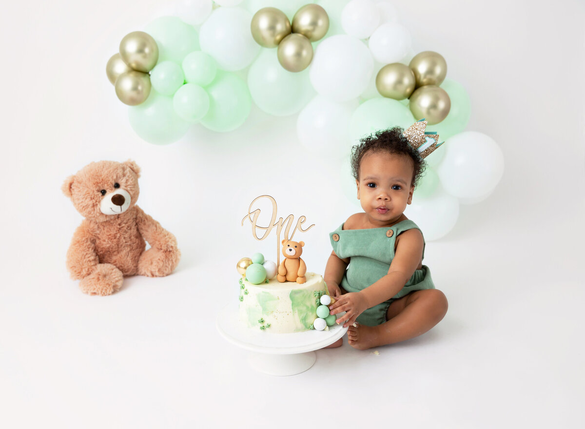 mint white and gold balloon garland  baby boy wearing mint outfit