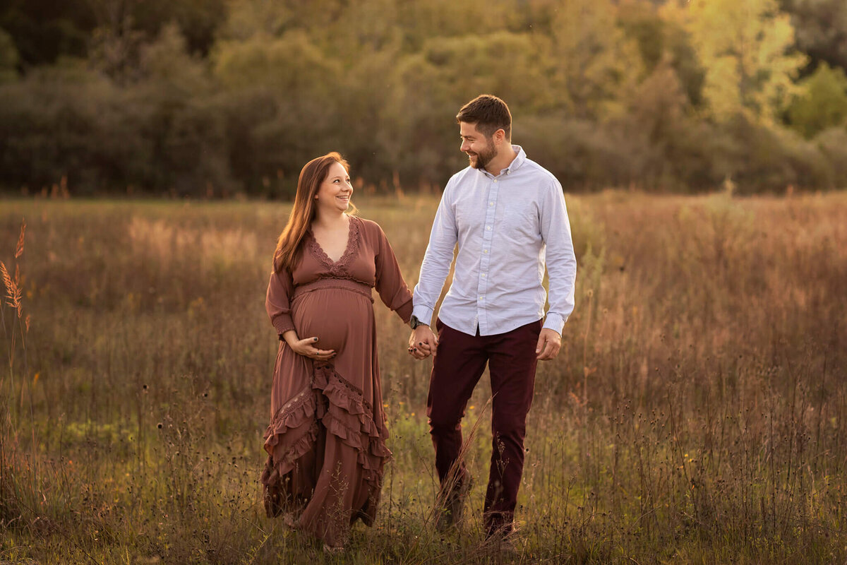 NJ Portrait photographer catches parents to be walking together