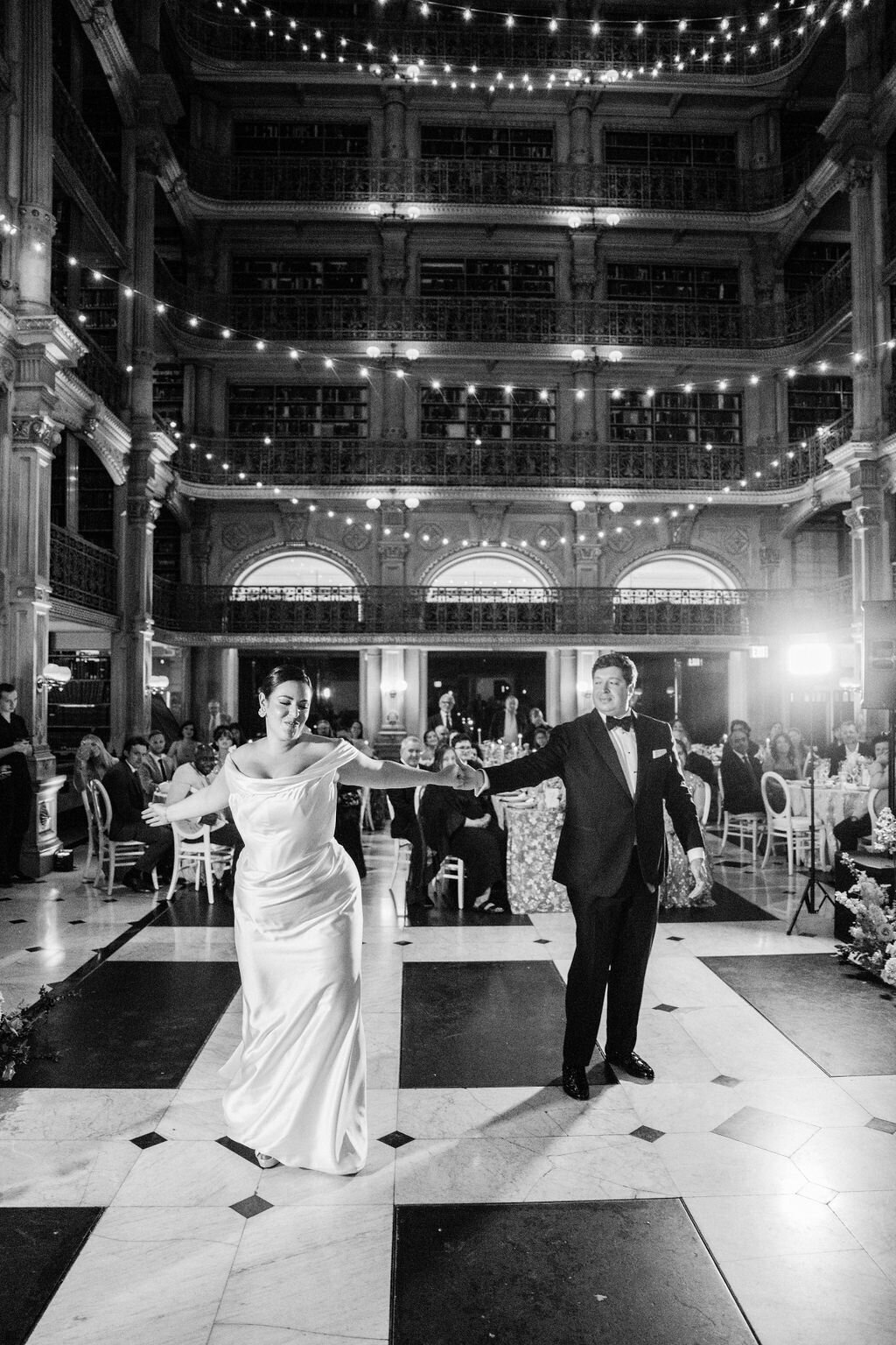 NikkiSanterre_EastCoastLuxuryWeddingPhotographer_PeabodyLibraryWeddingNouvelleEvents_Emily&Daniel-85