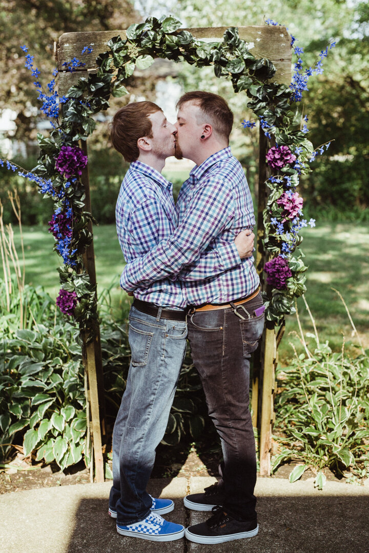 ez-powers-gay-chicago-illinois-backyard-wedding-photographer -21