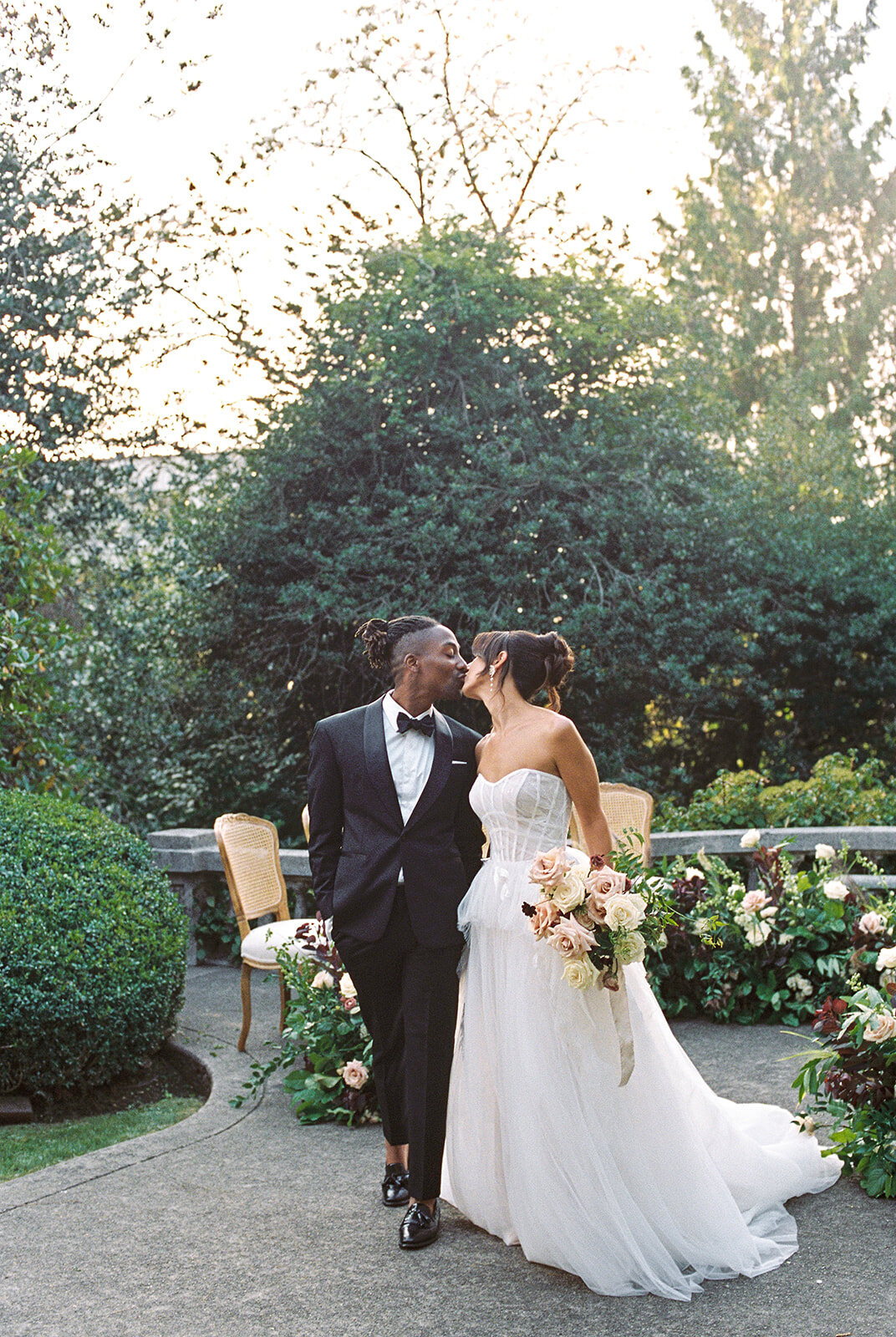 minted-photography-okanagan-kelowna-destination-wedding-photographer-wedding-hycroft-manor-12