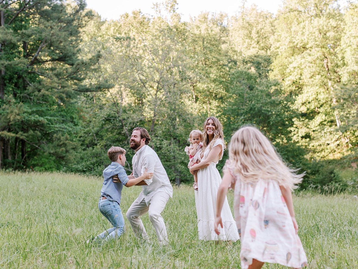 spring-outdoor-lifestyle-family-photos-charlottesville-va-amy-nicole-photography-0039