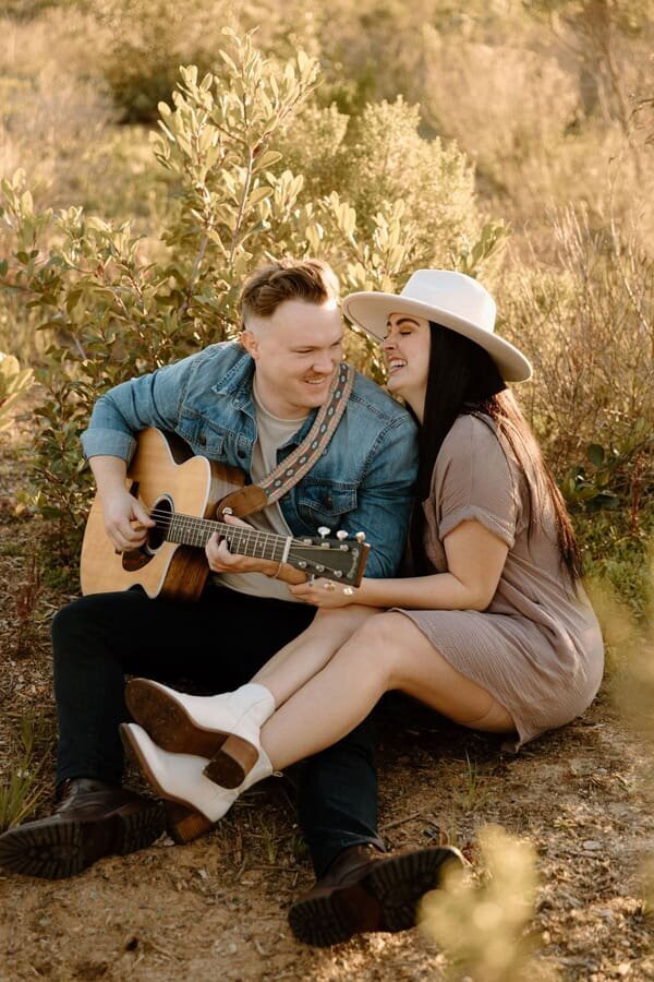 engagement-photos-field