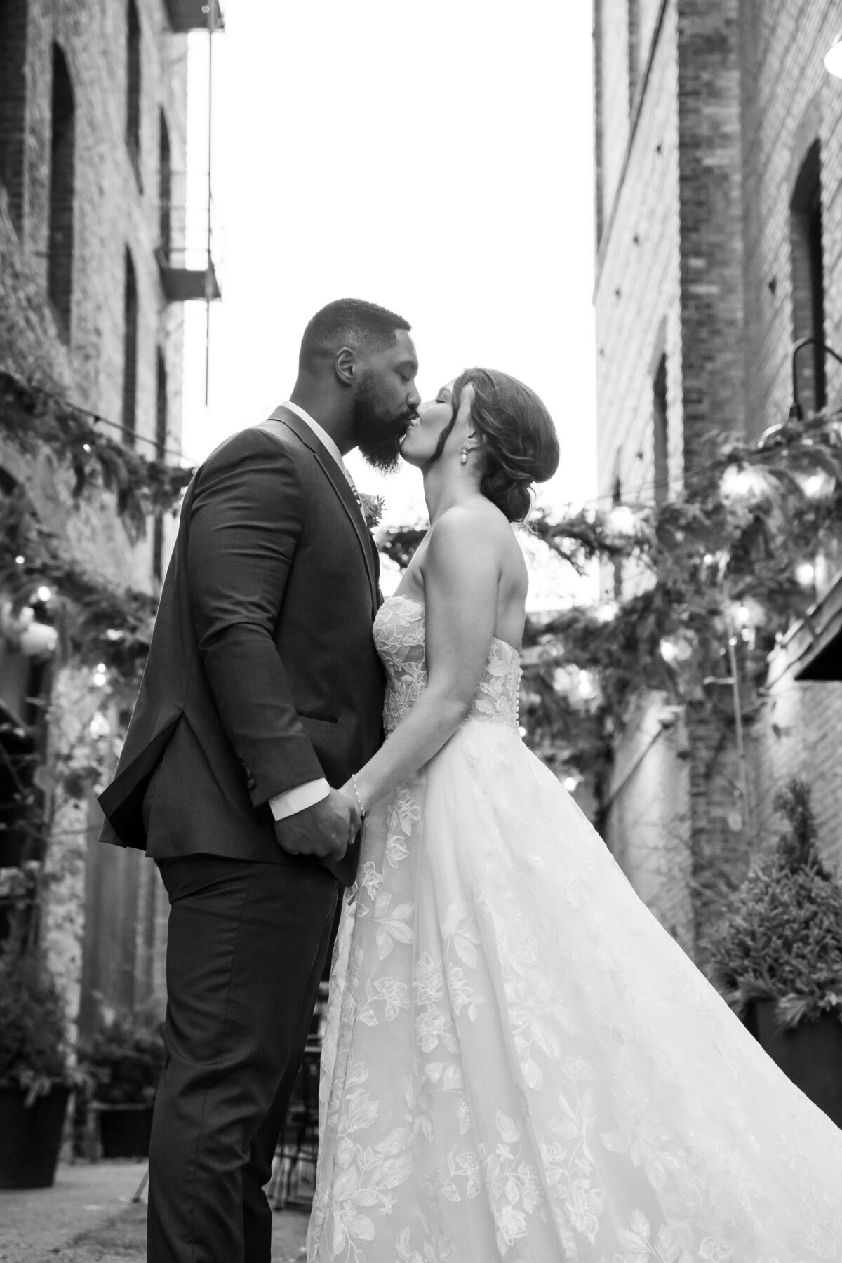 Chelsey + Derall - Romantics - 423