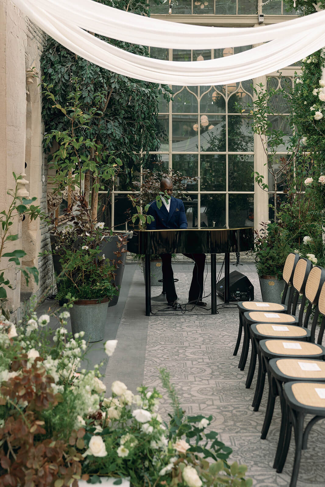okiem pianist at wedding