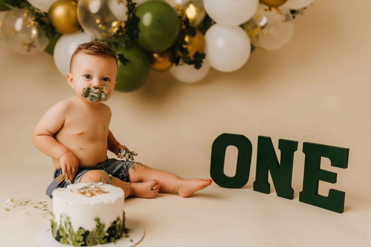 NW Arkansas cake smash photographer, cake smash photography near me, baby birthday photoshoot NW Arkansas