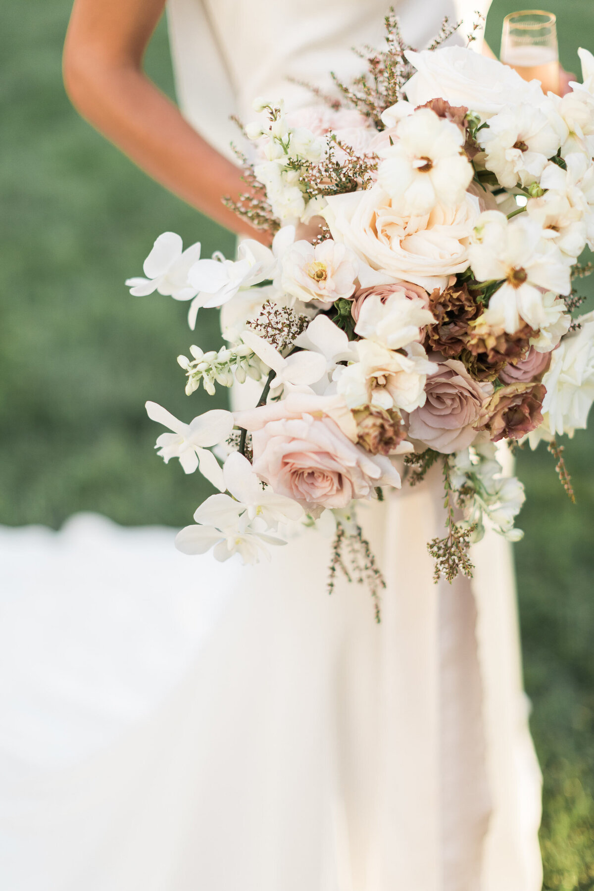 micro-wedding-luxury-bridal-bouquet-2