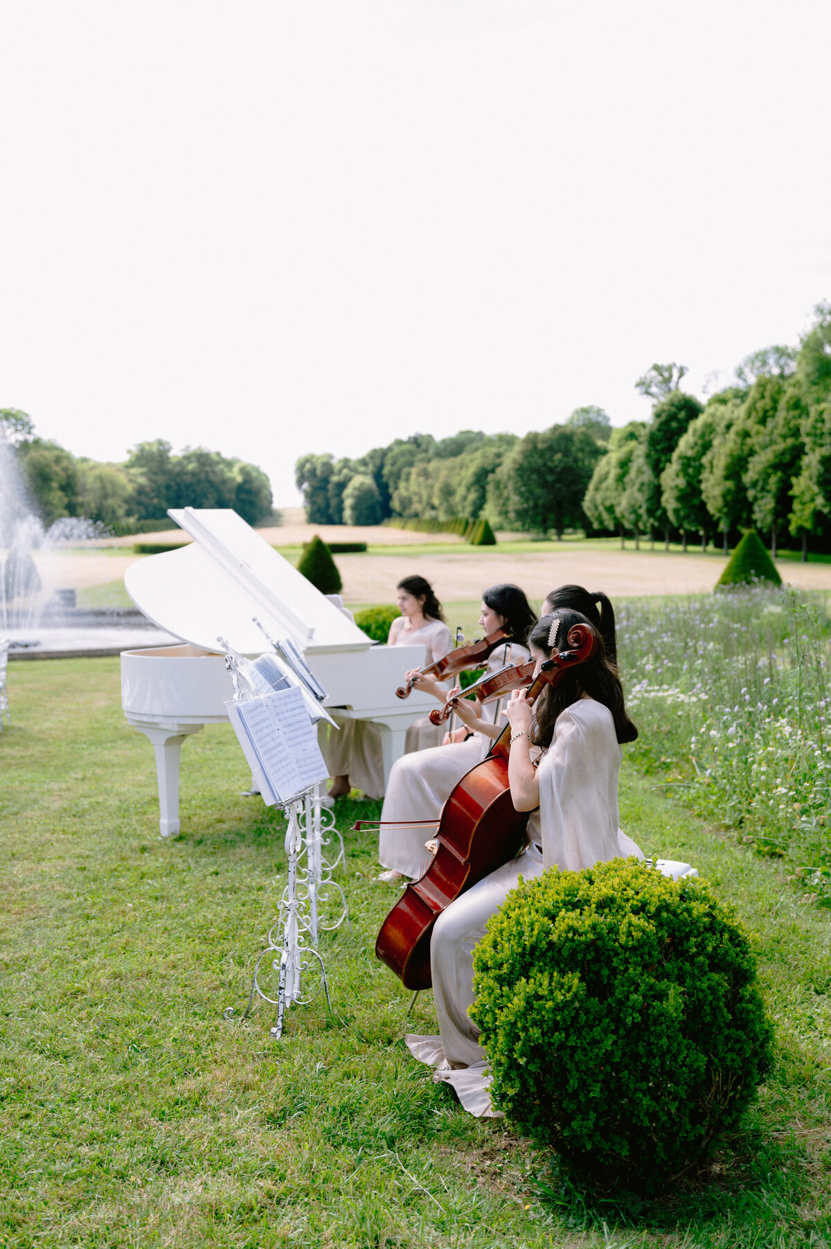 Mariage château de Champlâtreux Paris Photographe les 5 soeurs violons