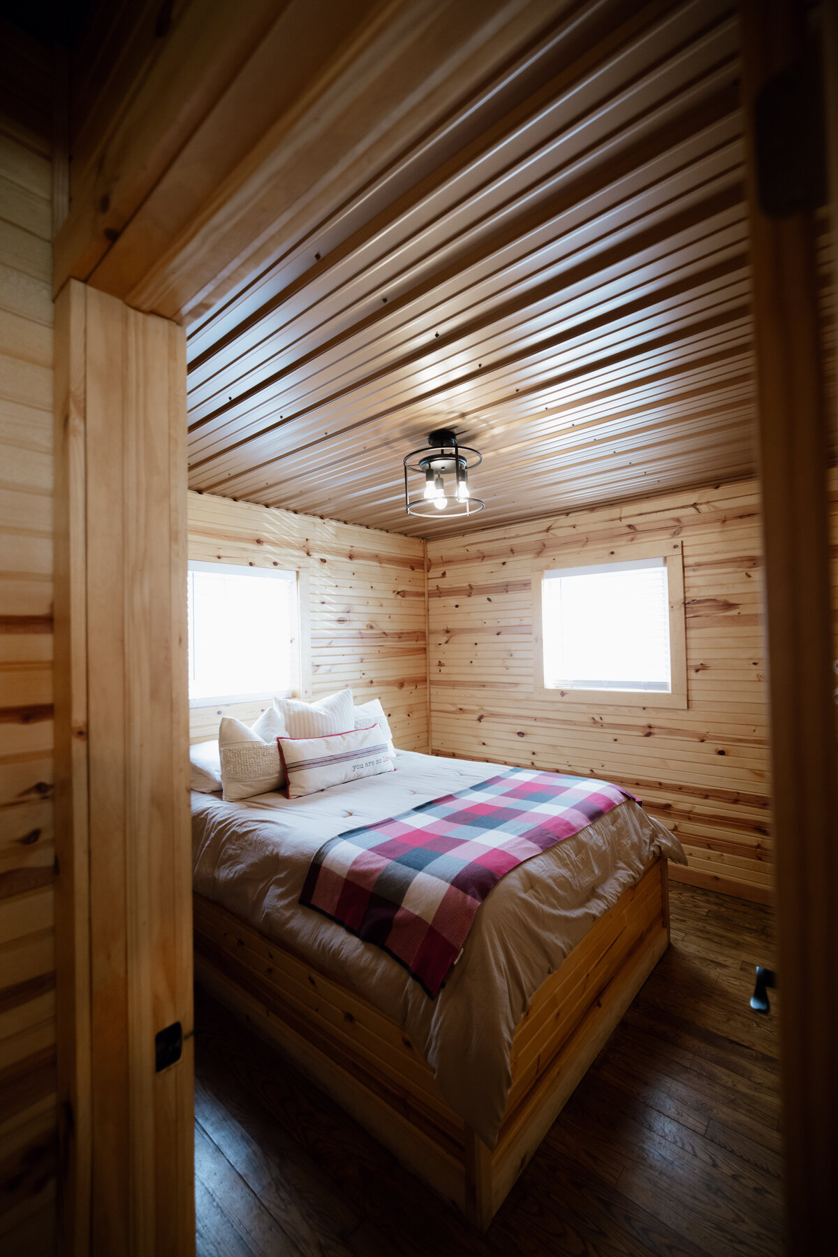 Bear-Ridge-Destination-cozy-cabin-rosie-photo-video-112