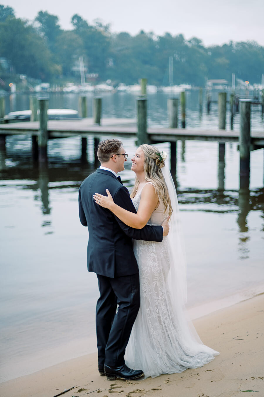 Leah_Ethan_Annapolis_Maryland_Fine_Art_Intimate_Waterfront_Wedding_Megan_Harris_Photography_-23