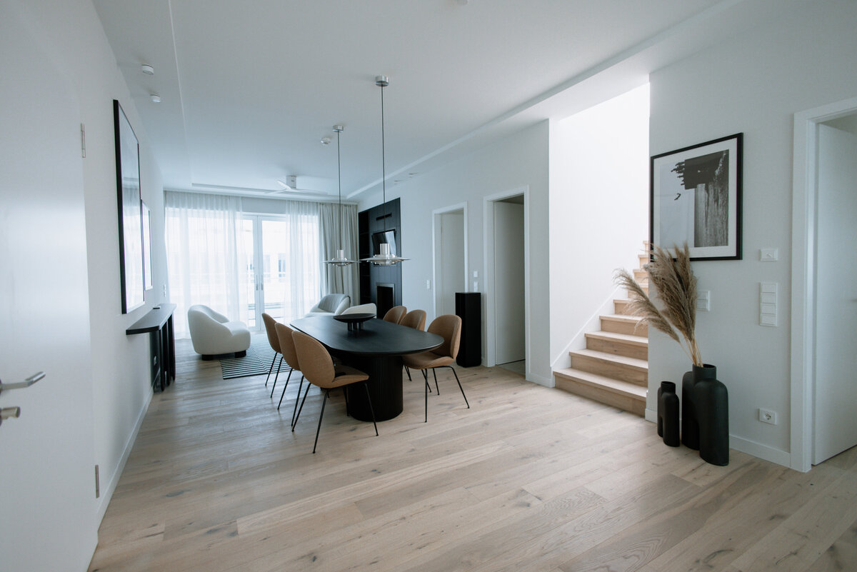 Ansicht-Ess-und-Wohnbereich-Penthouse-im-the-breeze