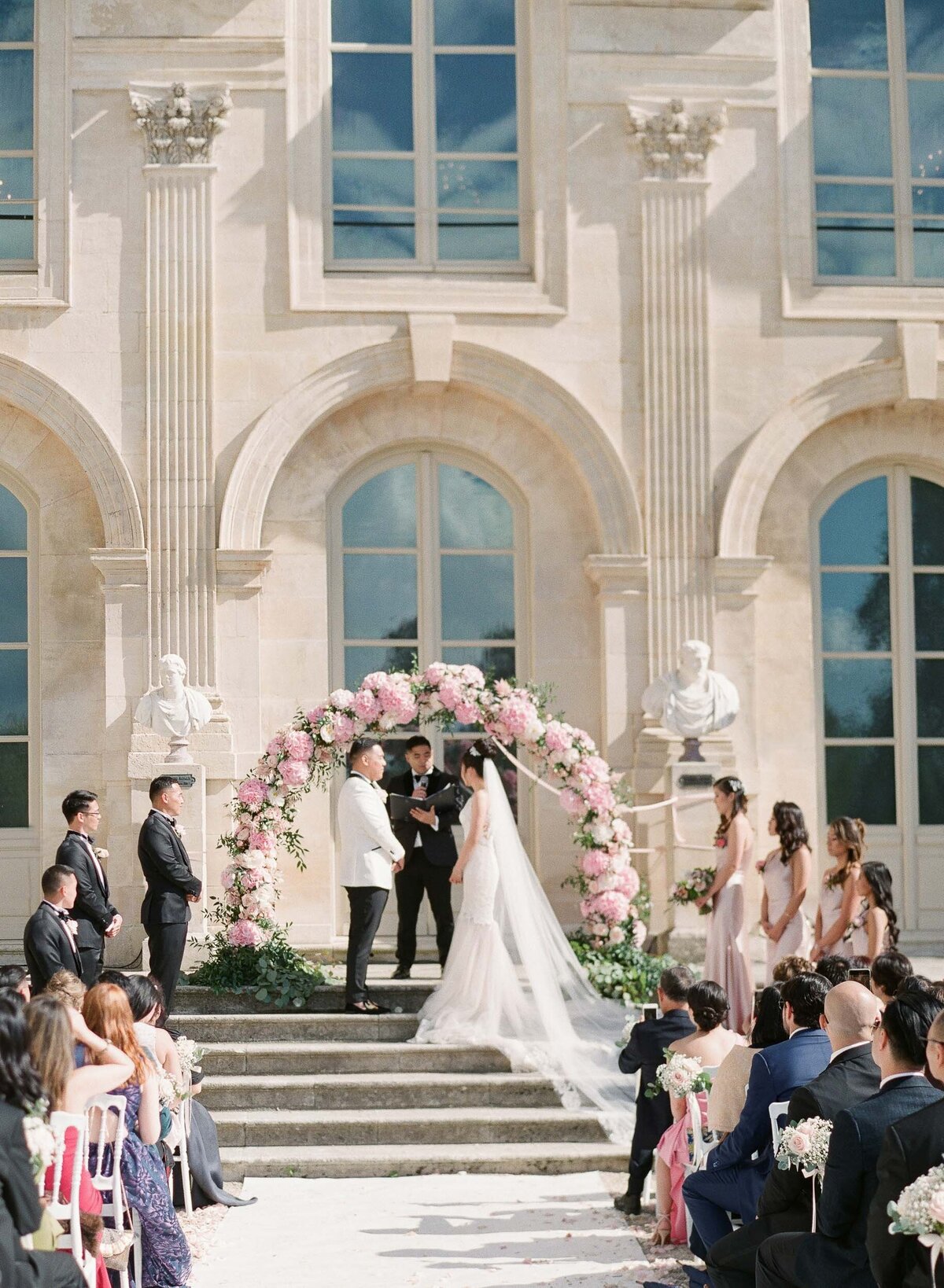 30-Chateau-de-Chantilly-wedding-ceremony-Alexandra-Vonk-photography