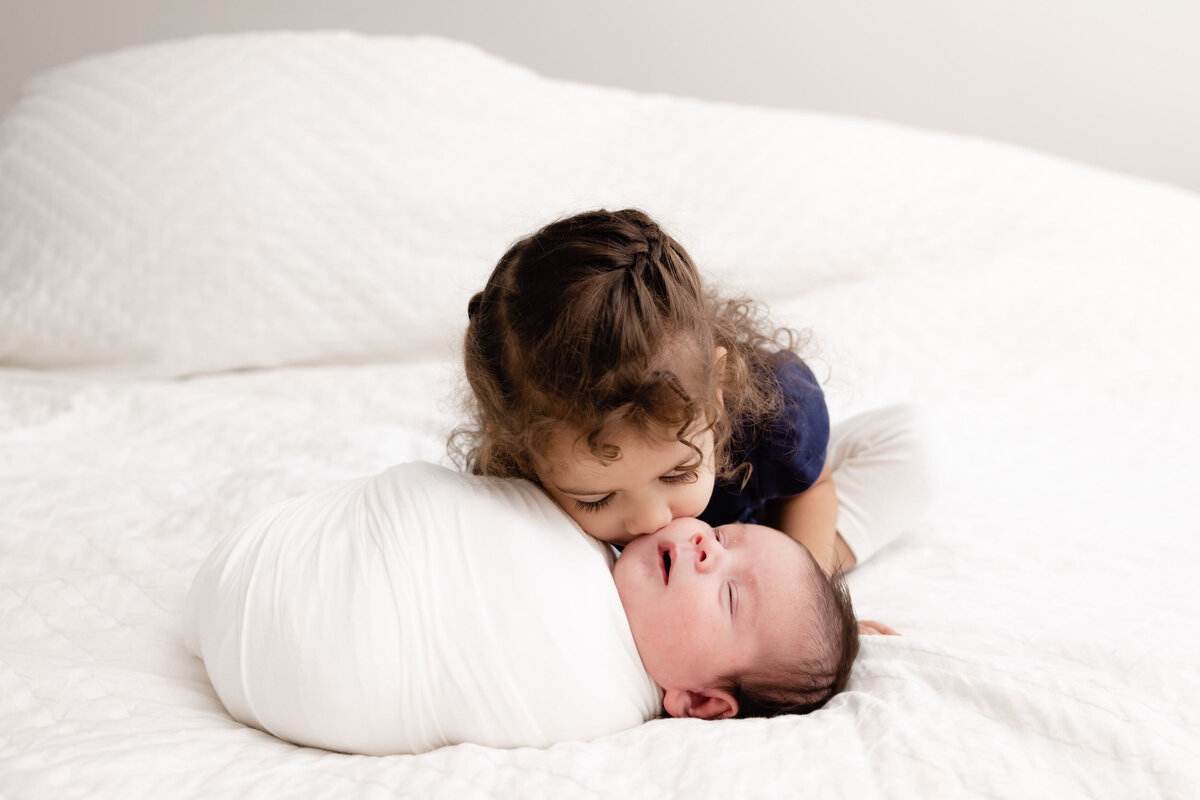 siblings-at-home-newborn-photography-chicago