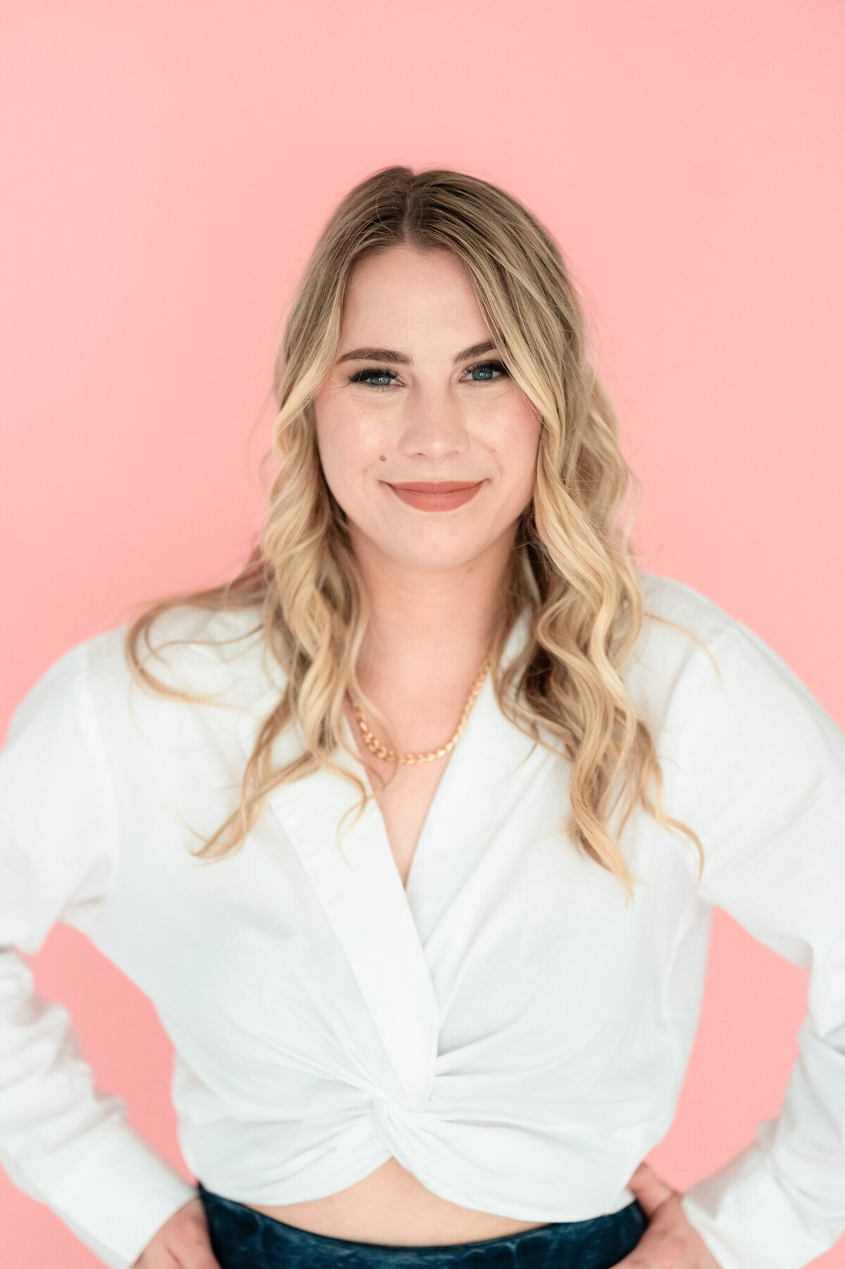 glowhemian-esthetics-portrait-session-at-studio-next-door