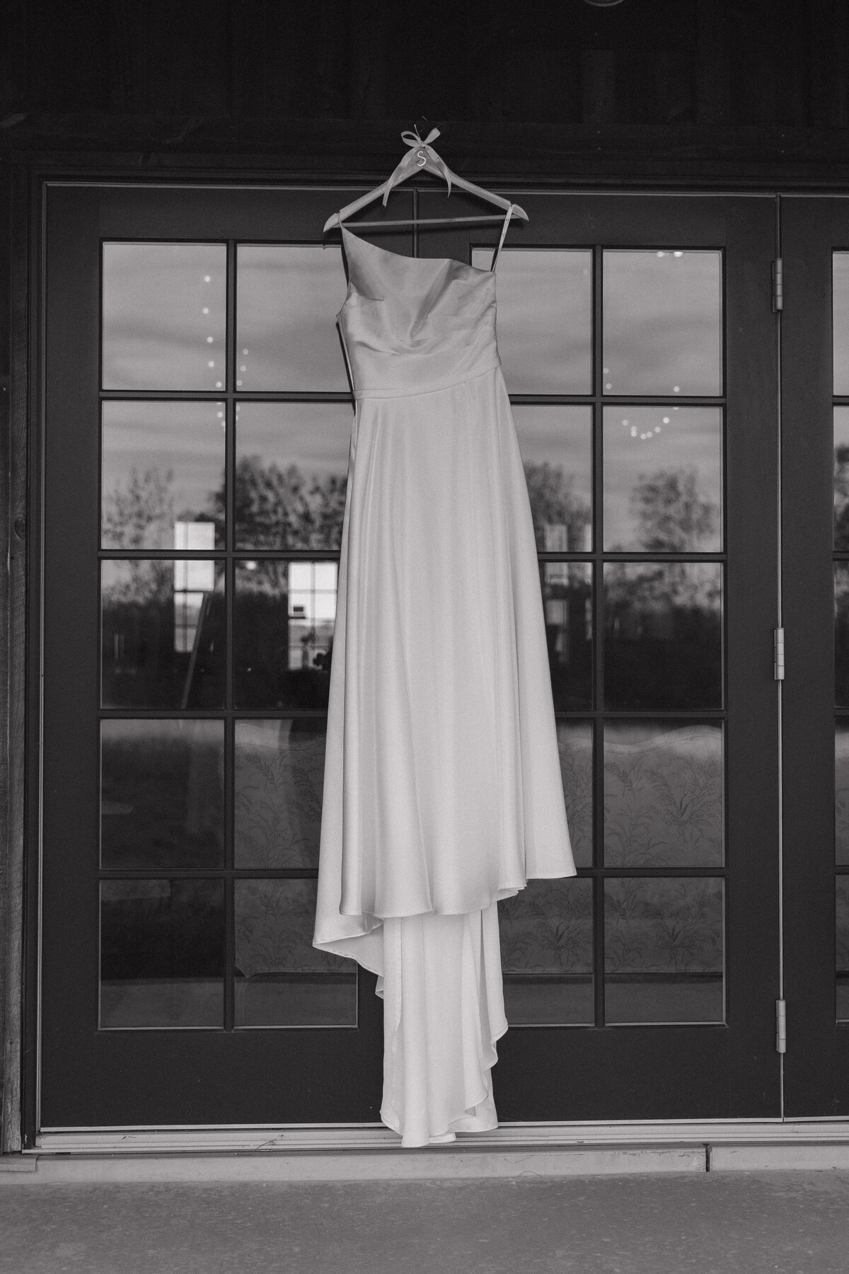 Sydney and Brant's Rustic Midwest Wedding Photography-2