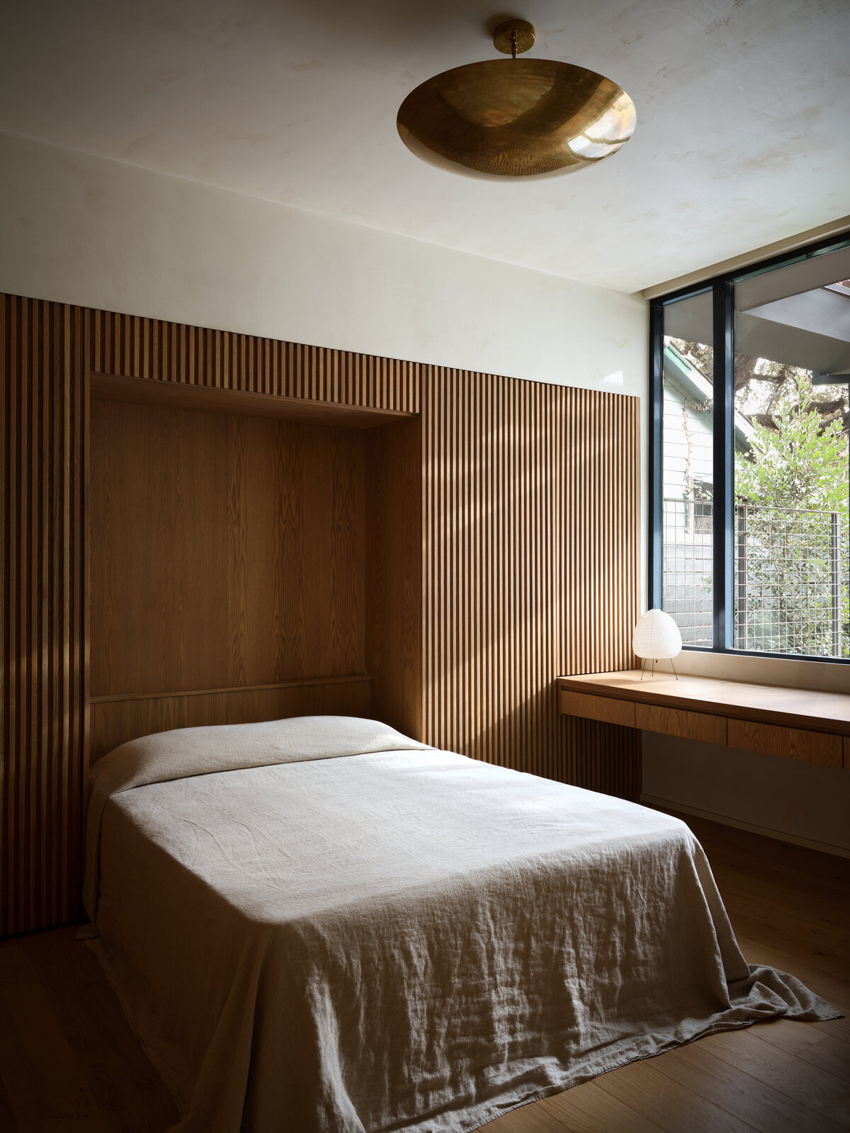 murphy-bed-oak-slats-guest-bedroom-office-brass-light-natural-light-linen-bedding-oak-desk-austin-home-house-franc